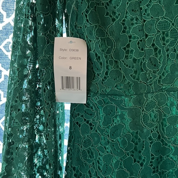 Alexia Admor long sleeved green lace dress. NWT. Size 8 - Picture 8 of 9